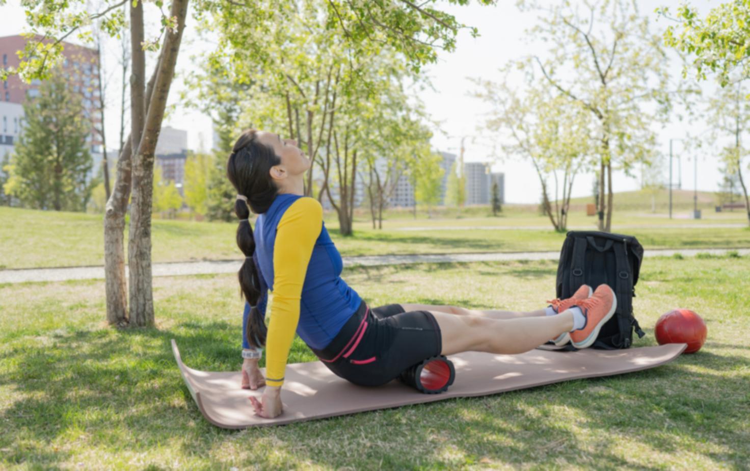 Participantes practicando ejercicios de coordinación en taller
